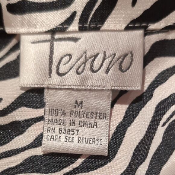 Black and White Button Down Notched Collar Blouse - Picture 4 of 4